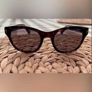 Tom Ford TF530 Photochromatic Sunglasses / Dark Havana Frame with Rose Lenses